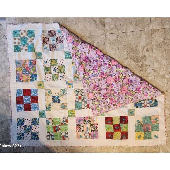 Vintage small children's size brightly colored quilt, 1950's or 60's - Picture 2 of 6